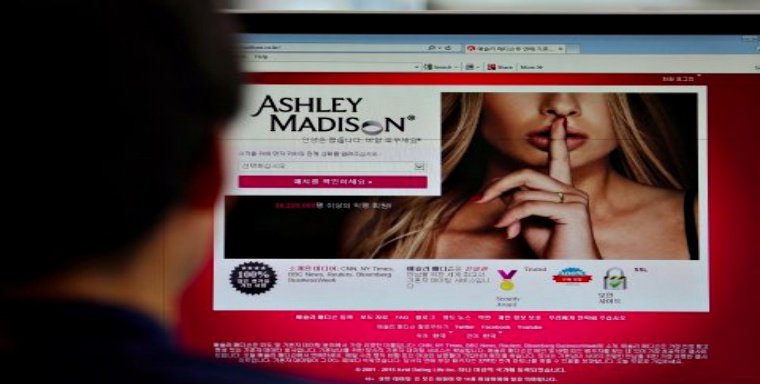 Ashley Madison Found Leaking Private & Explicit Photos of Users